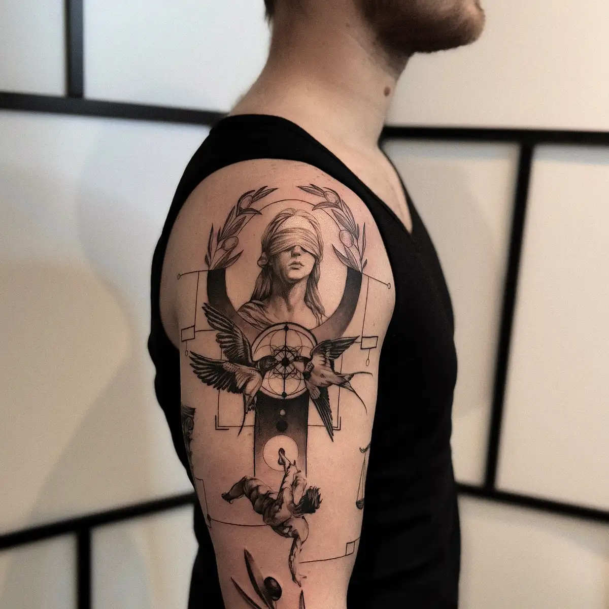 Tattoo von Benjo, Microrealism und Concept Tattoo