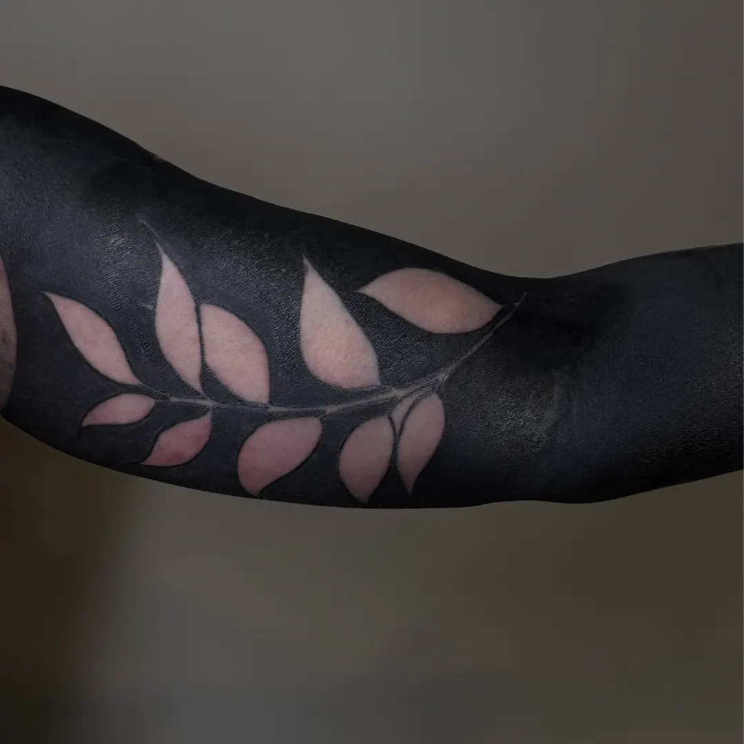 Blackwork Tattoo bei Golden Geometry in München