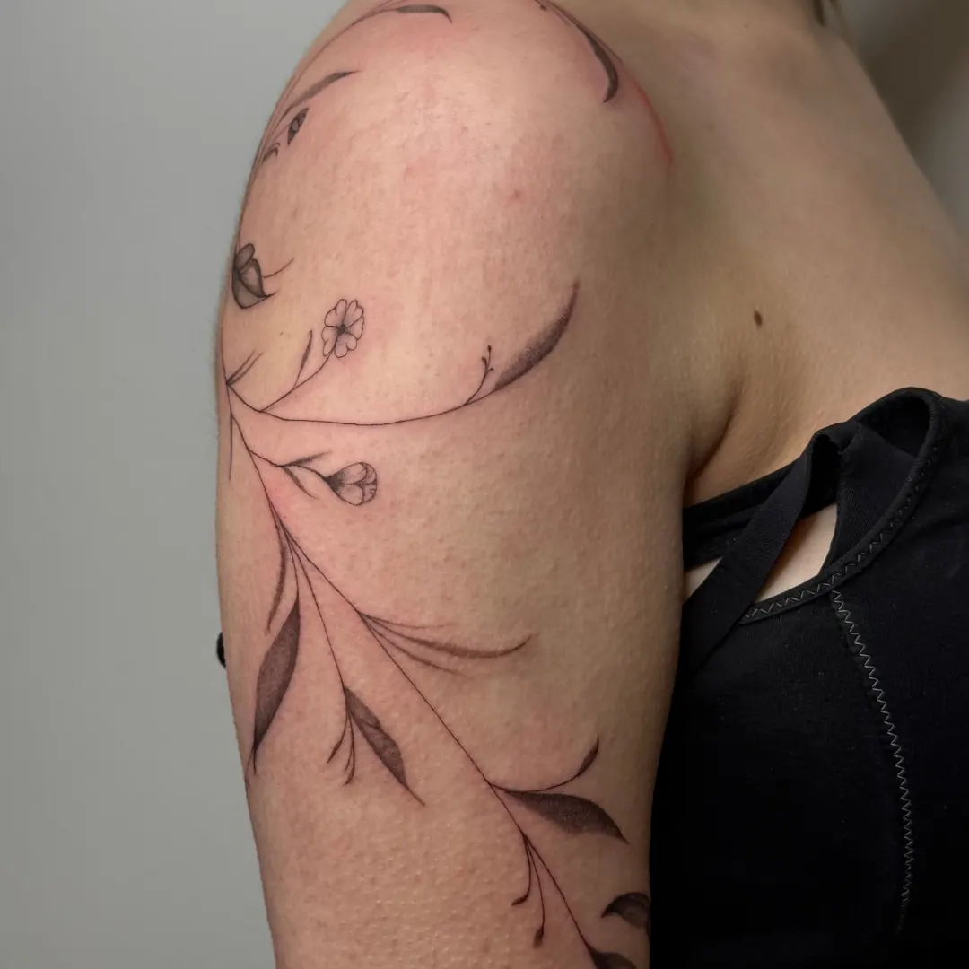 Tattoo von Lisa, Fineline