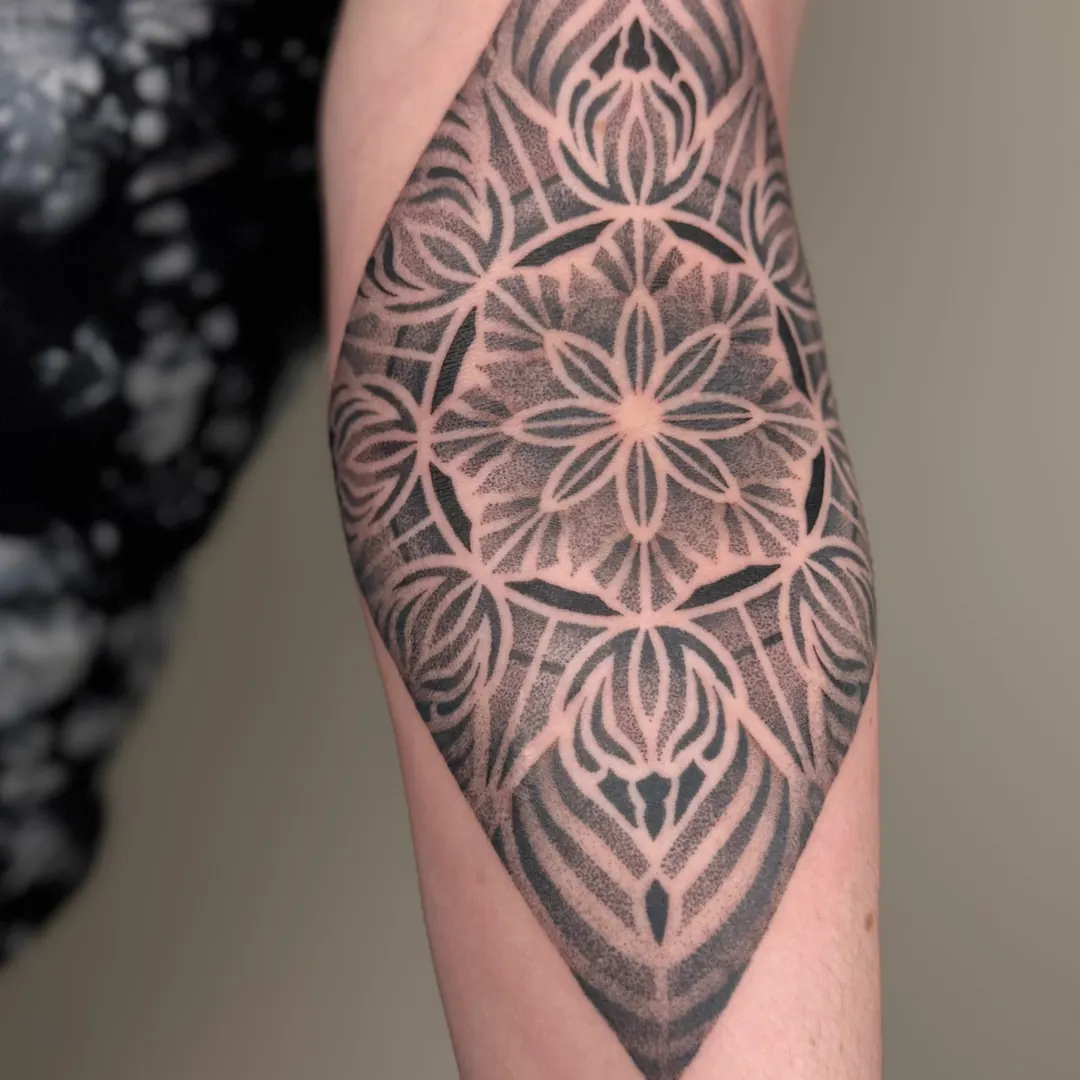 Mandala Tattoo bei Golden Geometry in München