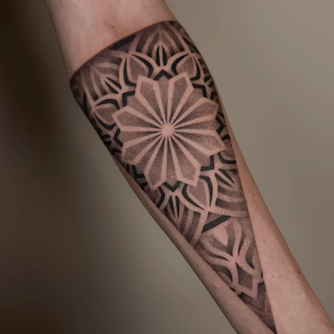 Mandala Tattoo bei Golden Geometry in Stuttgart