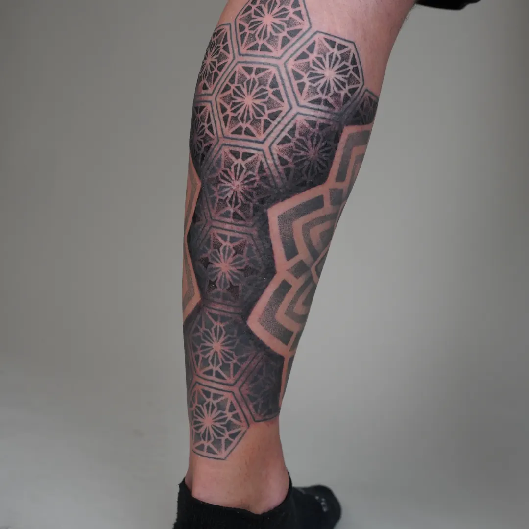 Tattoo von Marty, Geometry und Dotwork und Blackwork
