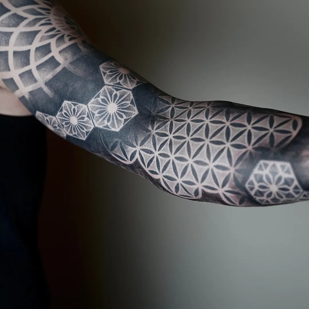 Tattoo von Marty, Geometry und Dotwork und Blackwork