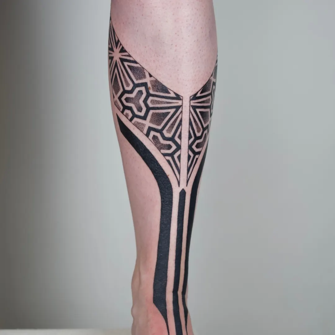 Dotwork Tattoo bei Golden Geometry in Stuttgart